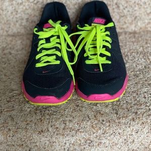 Nike Revolution 2 women's sneaker, size 6